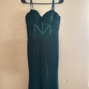 Elegant Green Lace Evening Dress